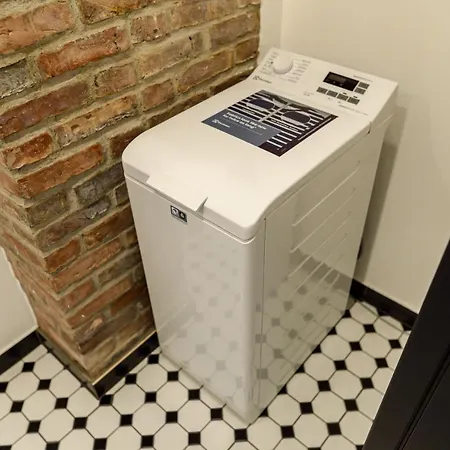 1-bedroom With Bath & Balcony דירה