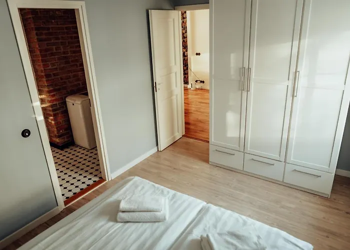 1-bedroom With Bath & Balcony Daire