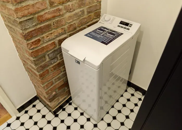 1-bedroom With Bath & Balcony Daire