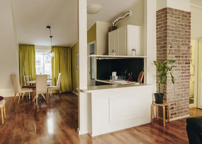 1-bedroom With Bath & Balcony Daire *